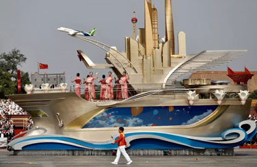 艾比森助陣大閱兵，慶祝新中國成立70周年